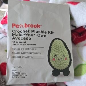 Pembrook Crochet Plushie Kit - Avocado